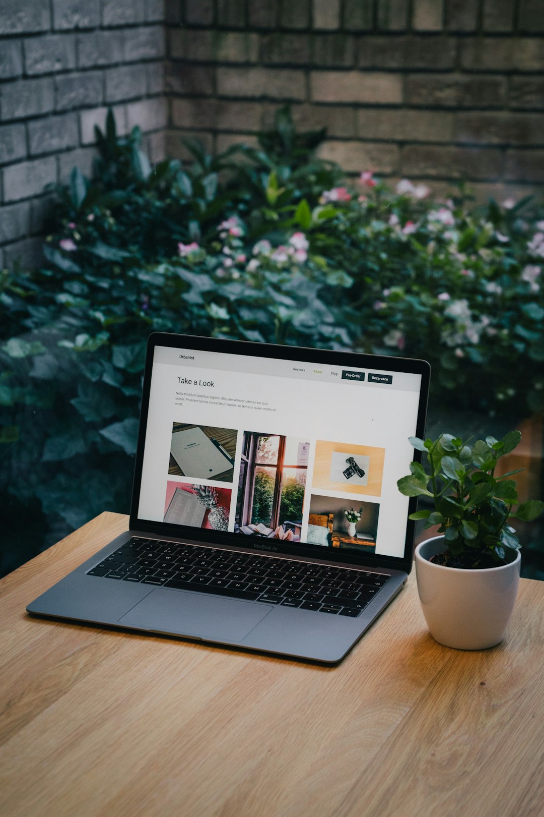 Présentez-vous comme un professionnel grâce à votre nouveau site web. Créez votre propre site avec solidpixels.